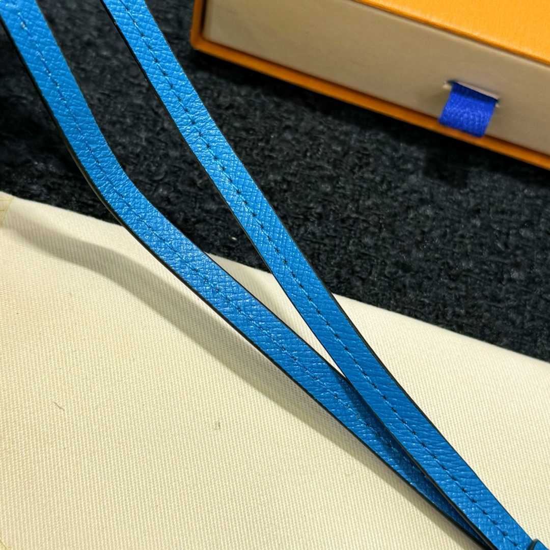 Louis Vuitton Card Holder Necklace  M83154 - DopestKickz