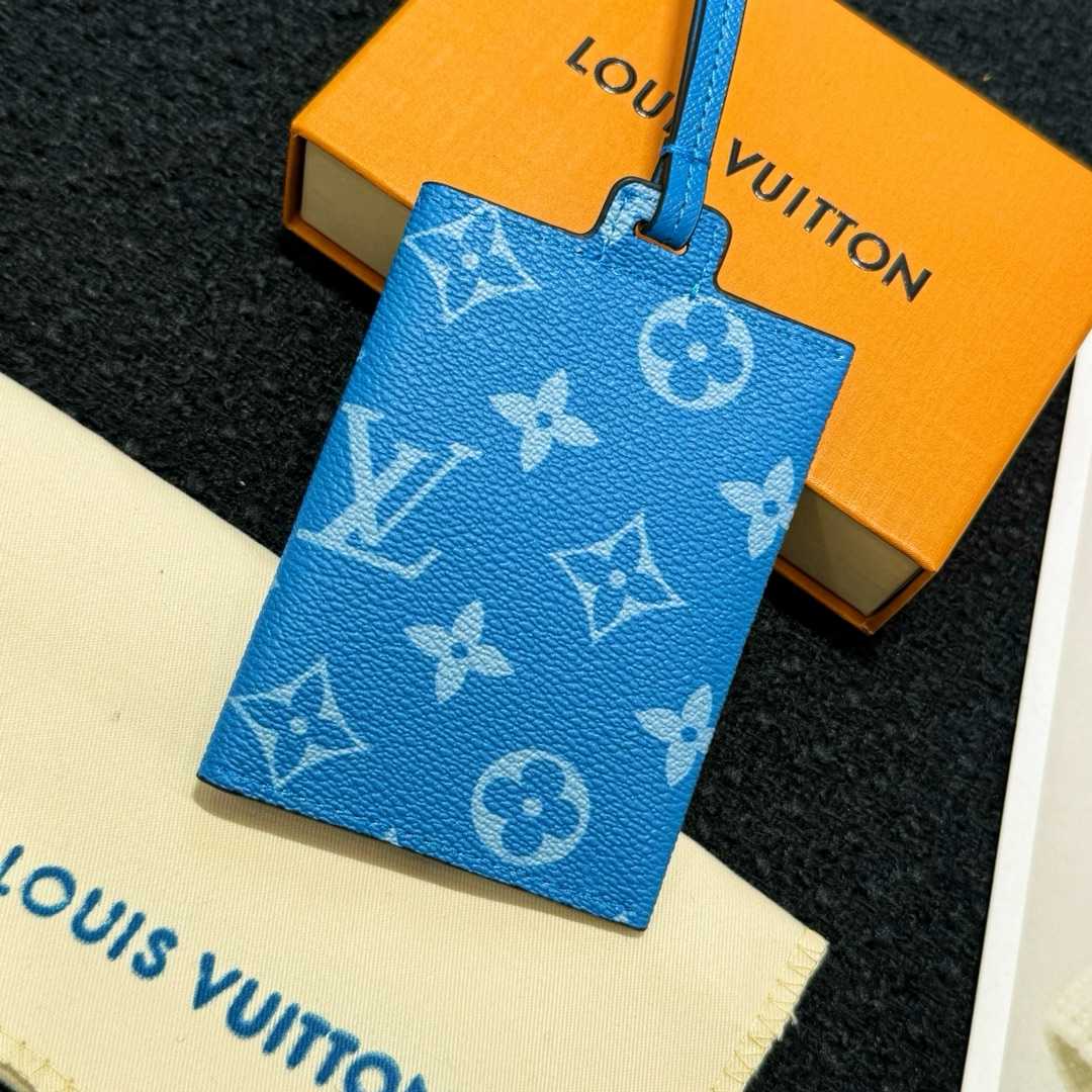 Louis Vuitton Card Holder Necklace  M83154 - DopestKickz
