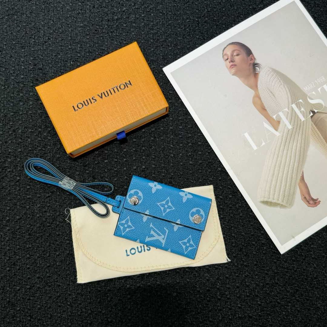 Louis Vuitton Card Holder Necklace  M83154 - DopestKickz