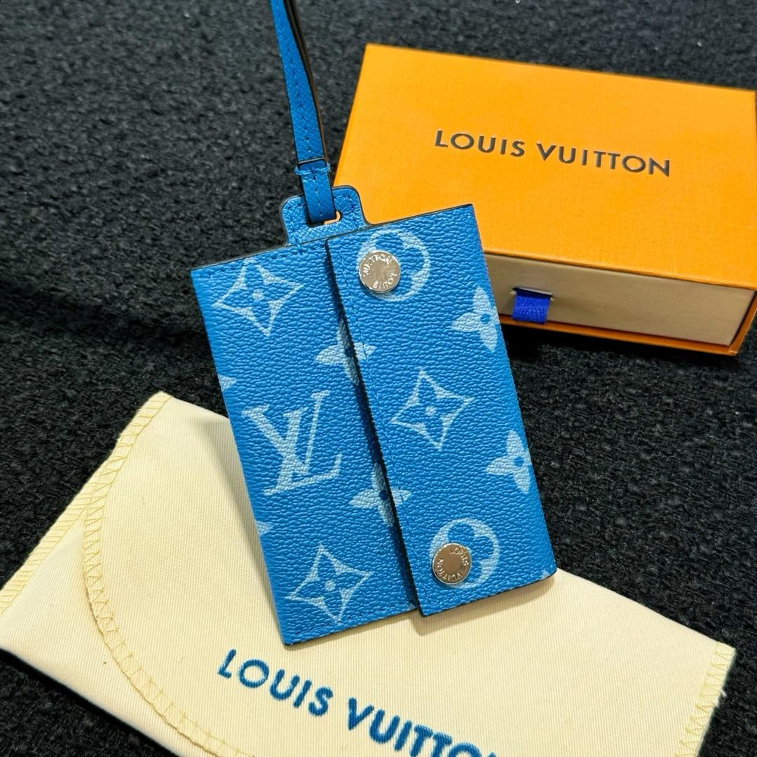 Louis Vuitton Card Holder Necklace  M83154 - DopestKickz
