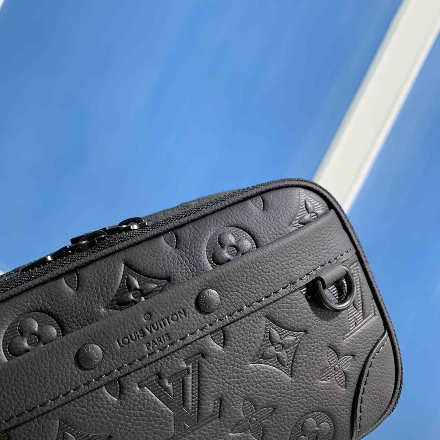 Louis Vuitton Alpha Wearable Wallet   M82544 - DopestKickz