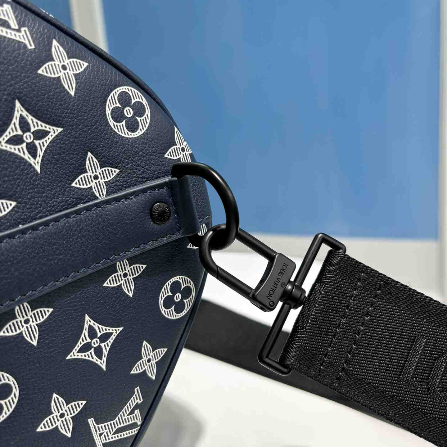 Louis Vuitton Keepall Bandoulière 50   M24953 - DopestKickz