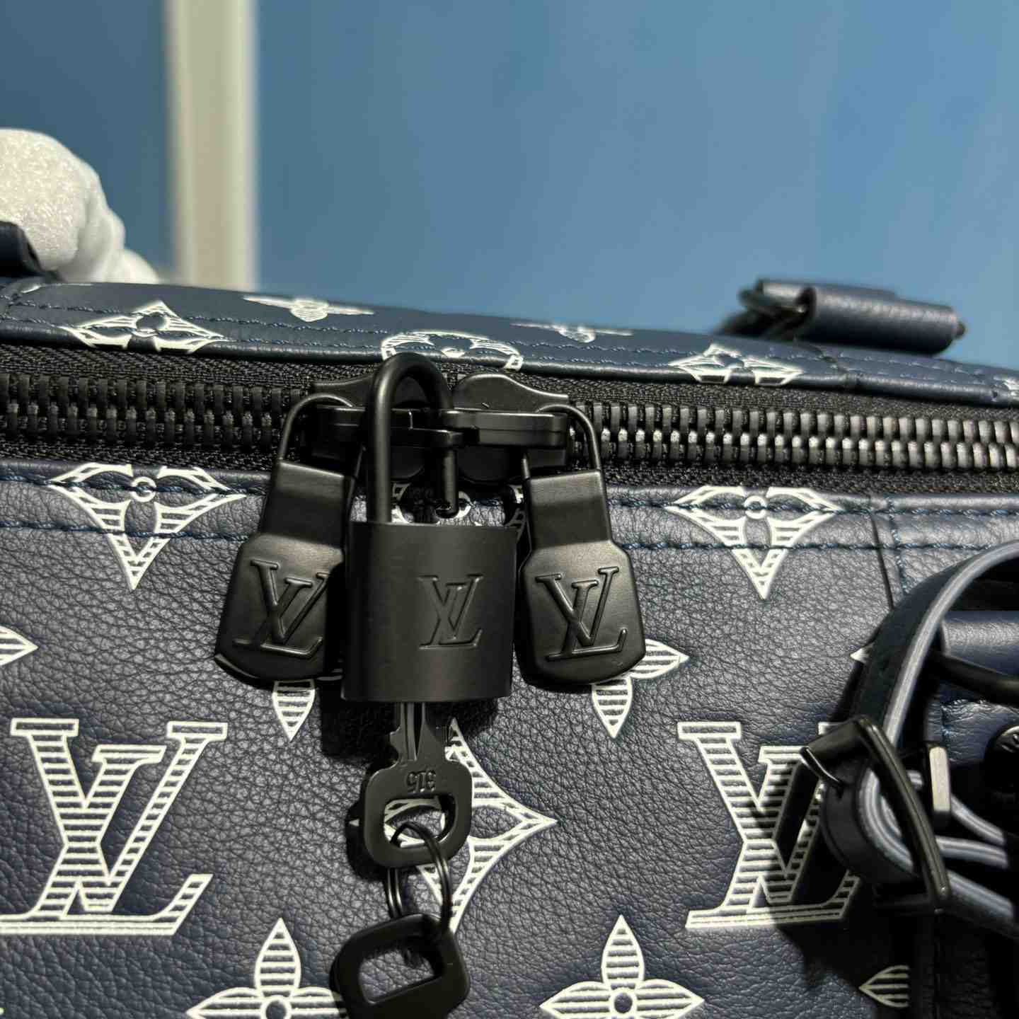 Louis Vuitton Keepall Bandoulière 50   M24953 - DopestKickz