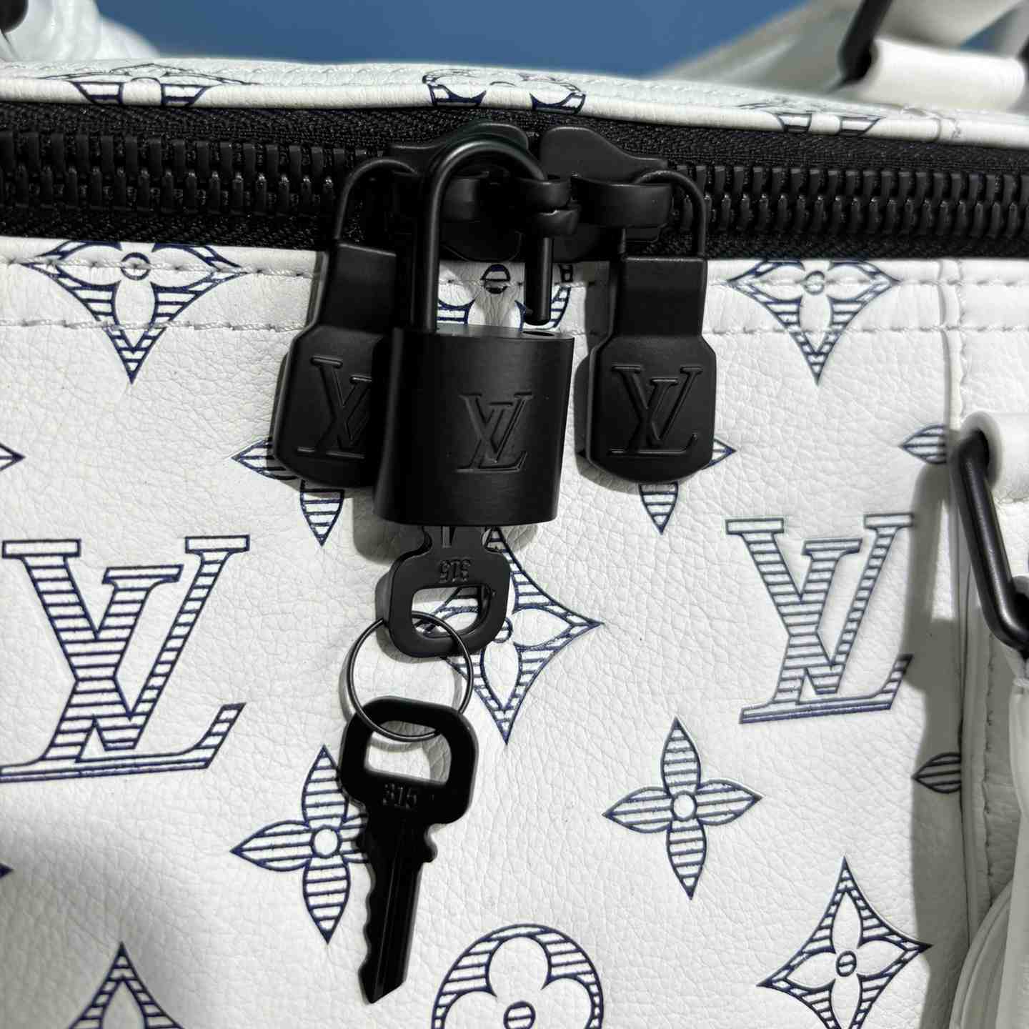 Louis Vuitton Keepall Bandoulière 50   M24954 - DopestKickz
