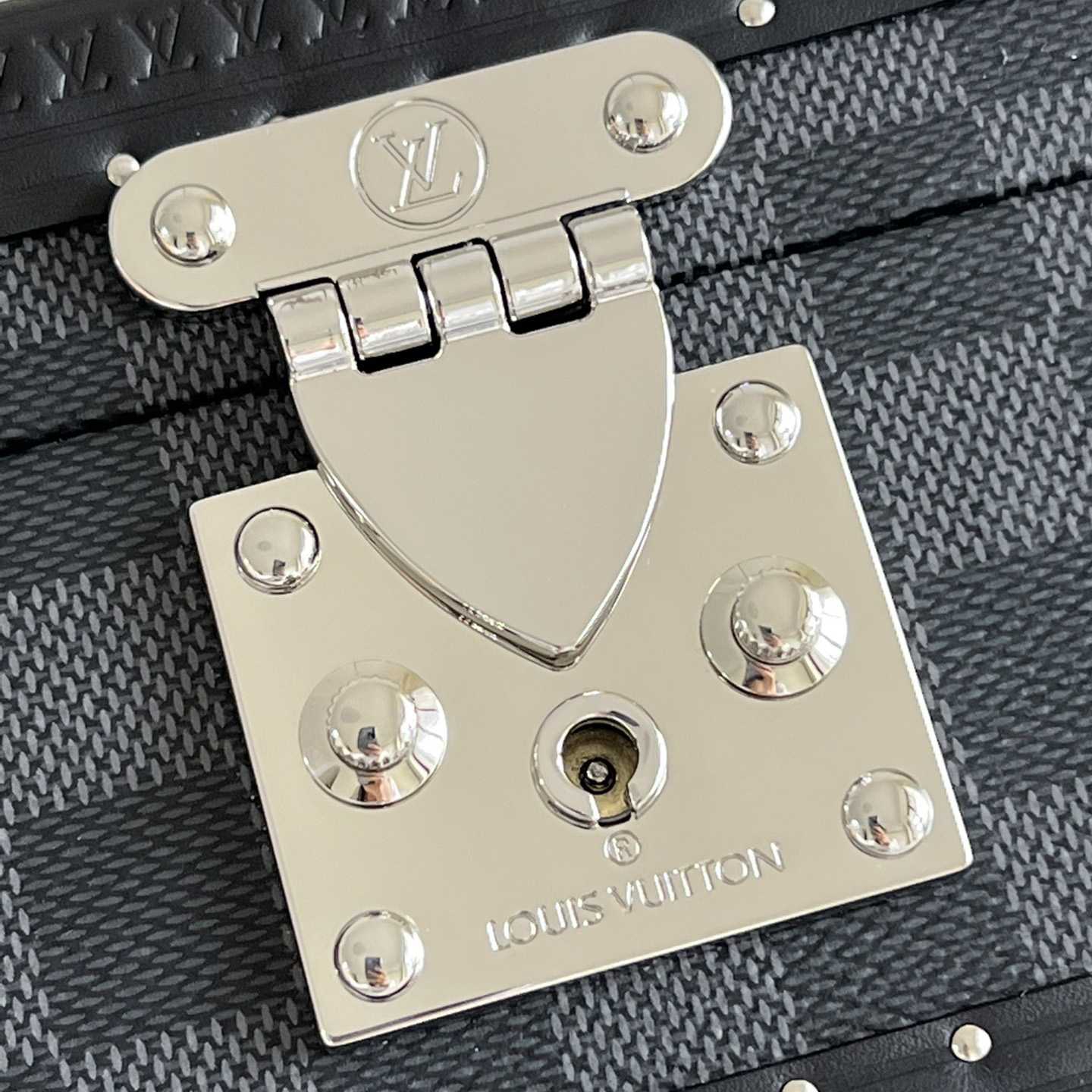 Louis Vuitton Coffret 8 Montres  M48194 - DopestKickz