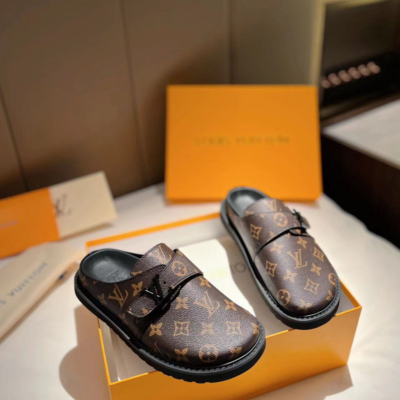Louis Vuitton LV Easy Mule    1A8WIB - DopestKickz