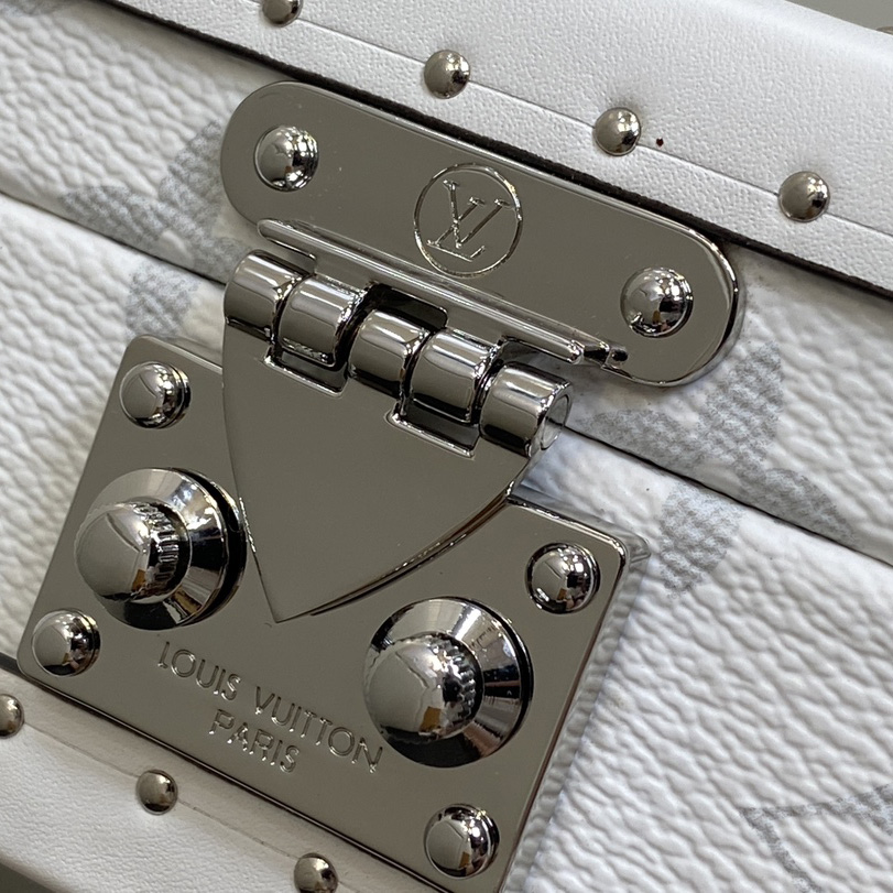 Louis Vuitton Clutch Box   M20251 - DopestKickz