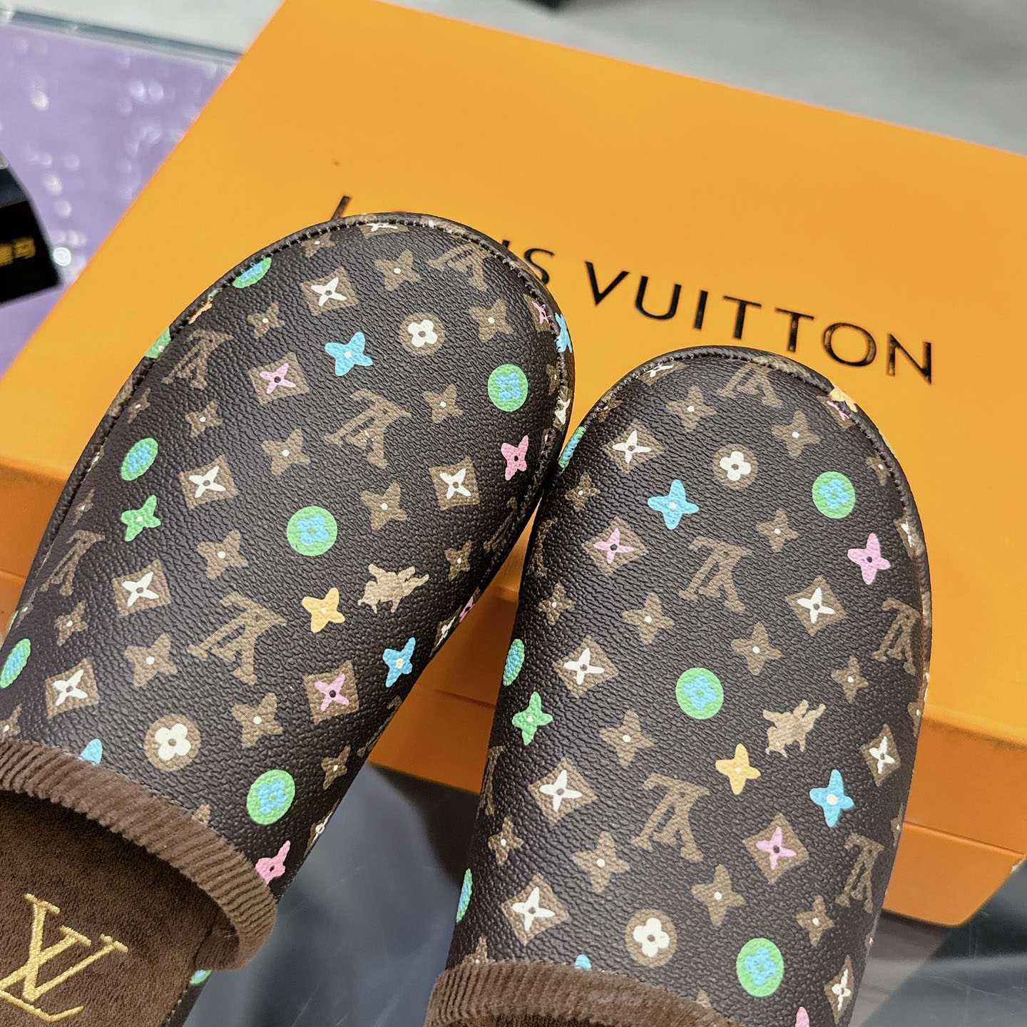 Louis Vuitton LV Palace Slipper    1ACWGF - DopestKickz