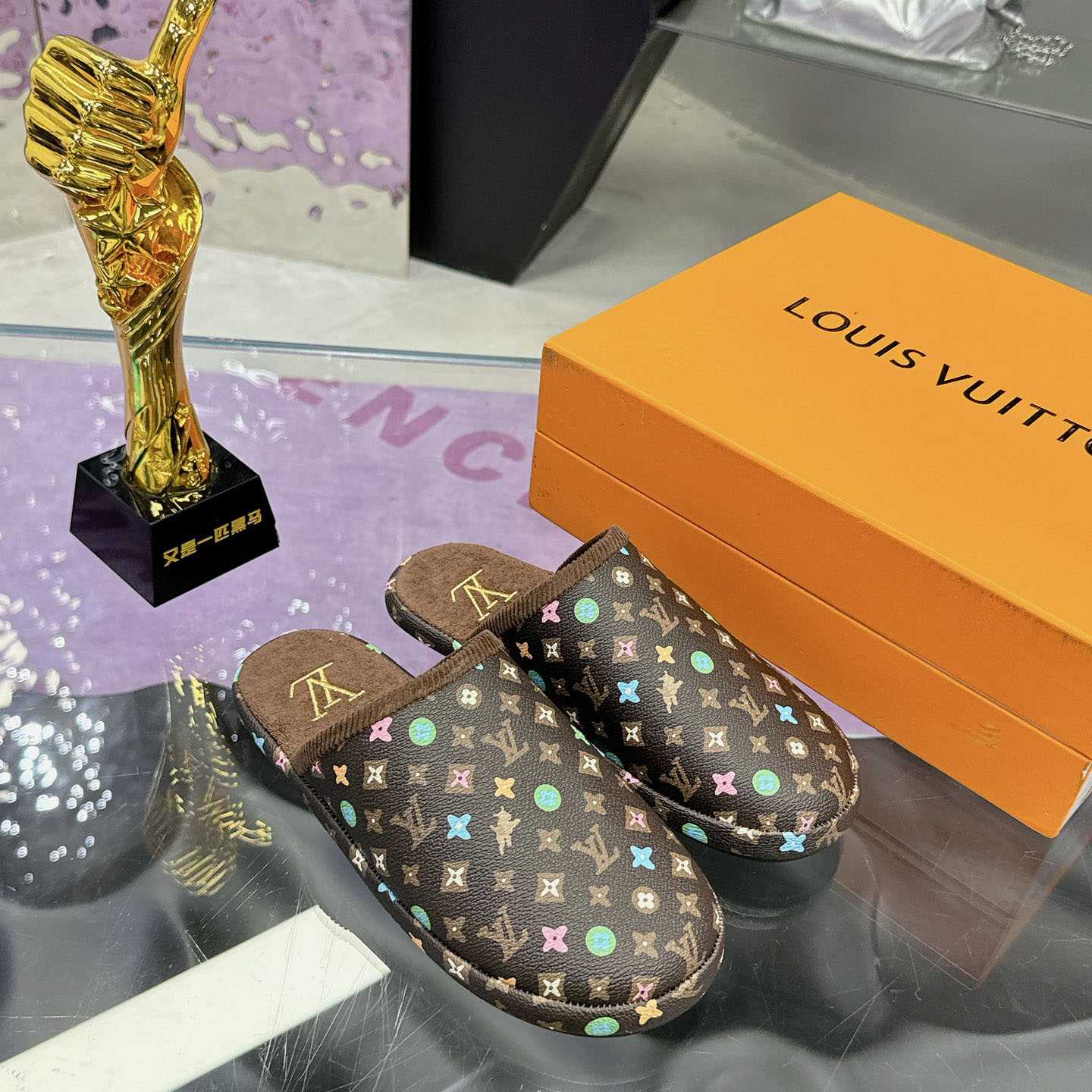 Louis Vuitton LV Palace Slipper    1ACWGF - DopestKickz