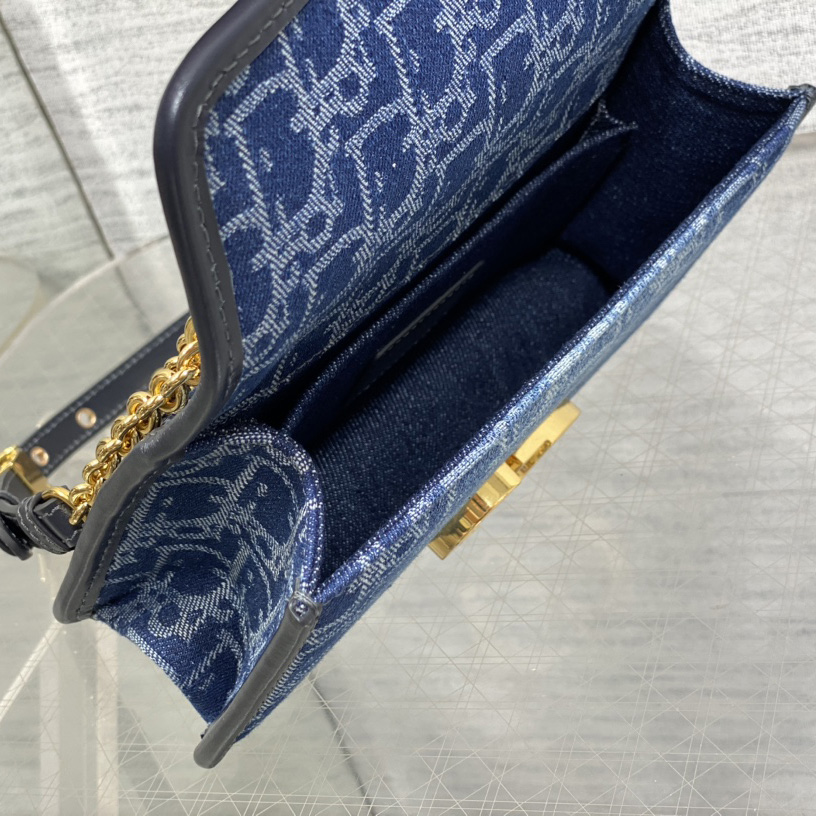 Dior 30 Montaigne East-West Bag With Chain - DopestKickz