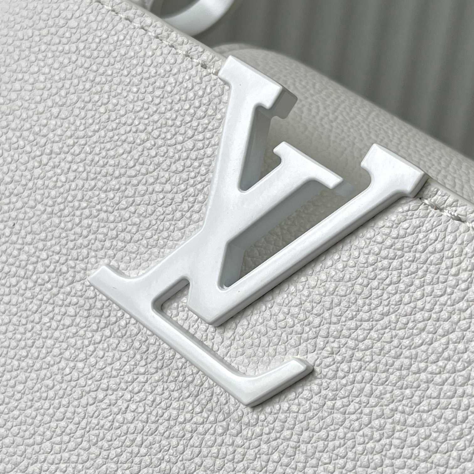 Louis Vuitton Capucines Mini（22 * 12 * 8 cm） - DopestKickz