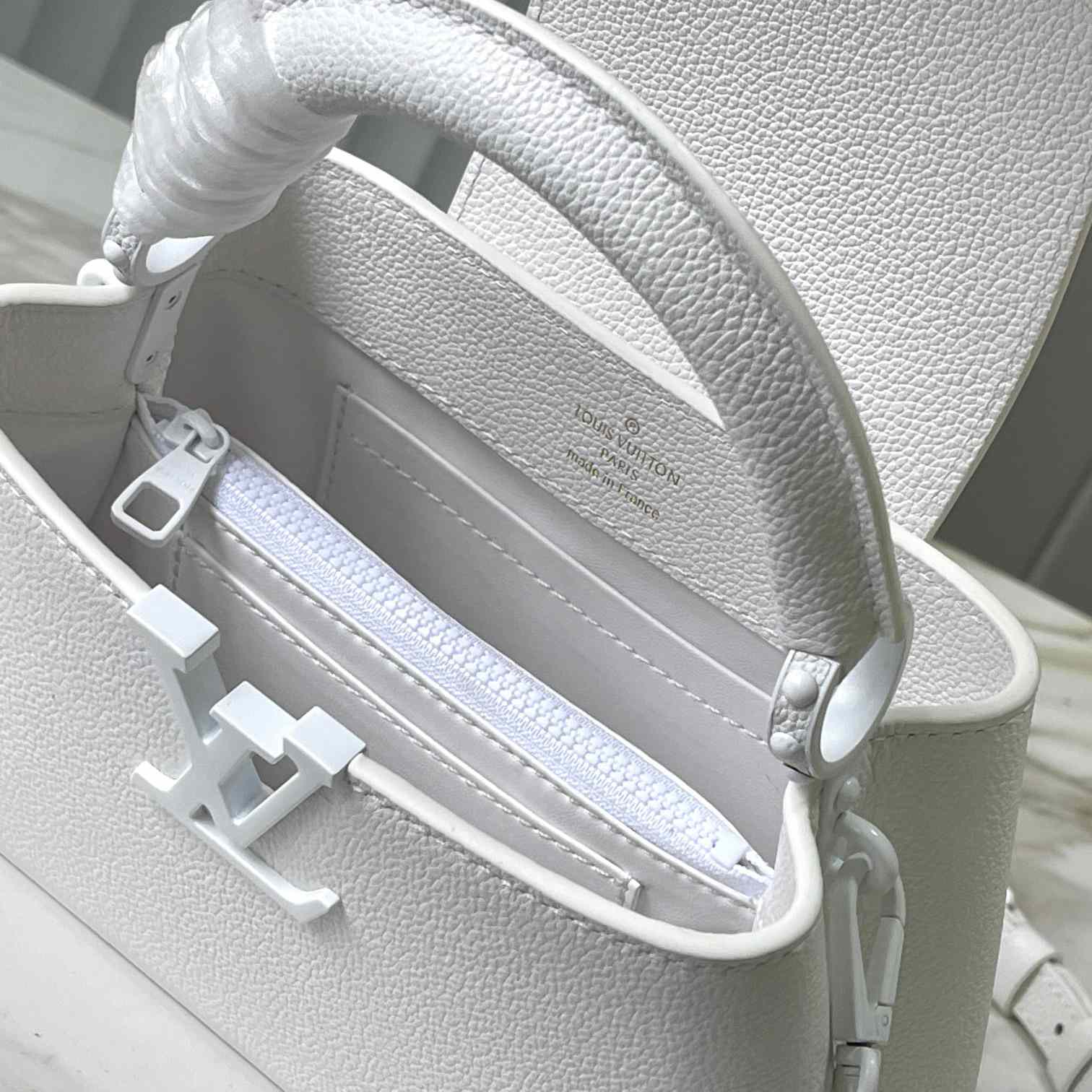 Louis Vuitton Capucines Mini（22 * 12 * 8 cm） - DopestKickz