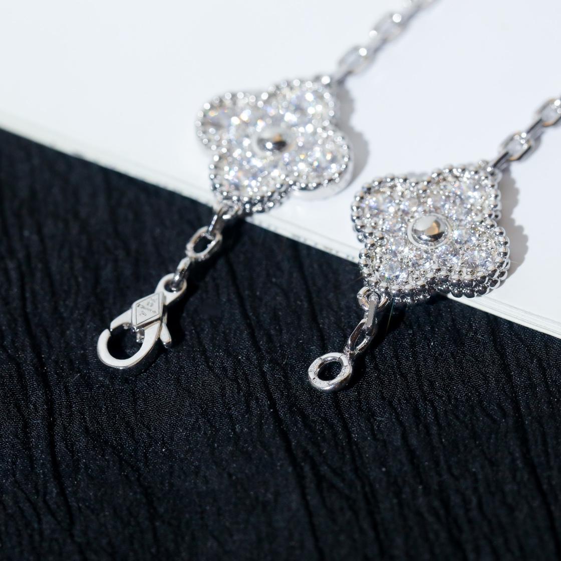 Van Cleef & Arpels Bracelet - DopestKickz