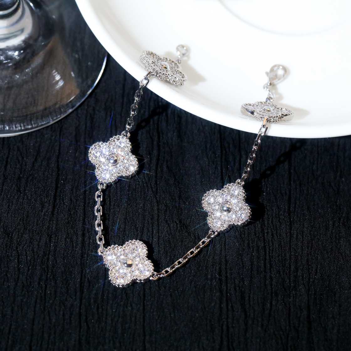 Van Cleef & Arpels Bracelet - DopestKickz