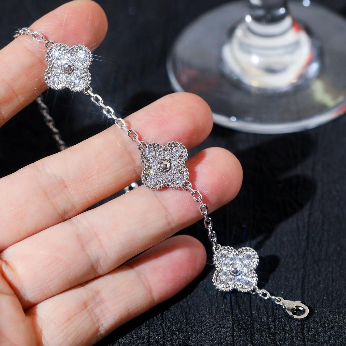 Van Cleef & Arpels Bracelet - DopestKickz