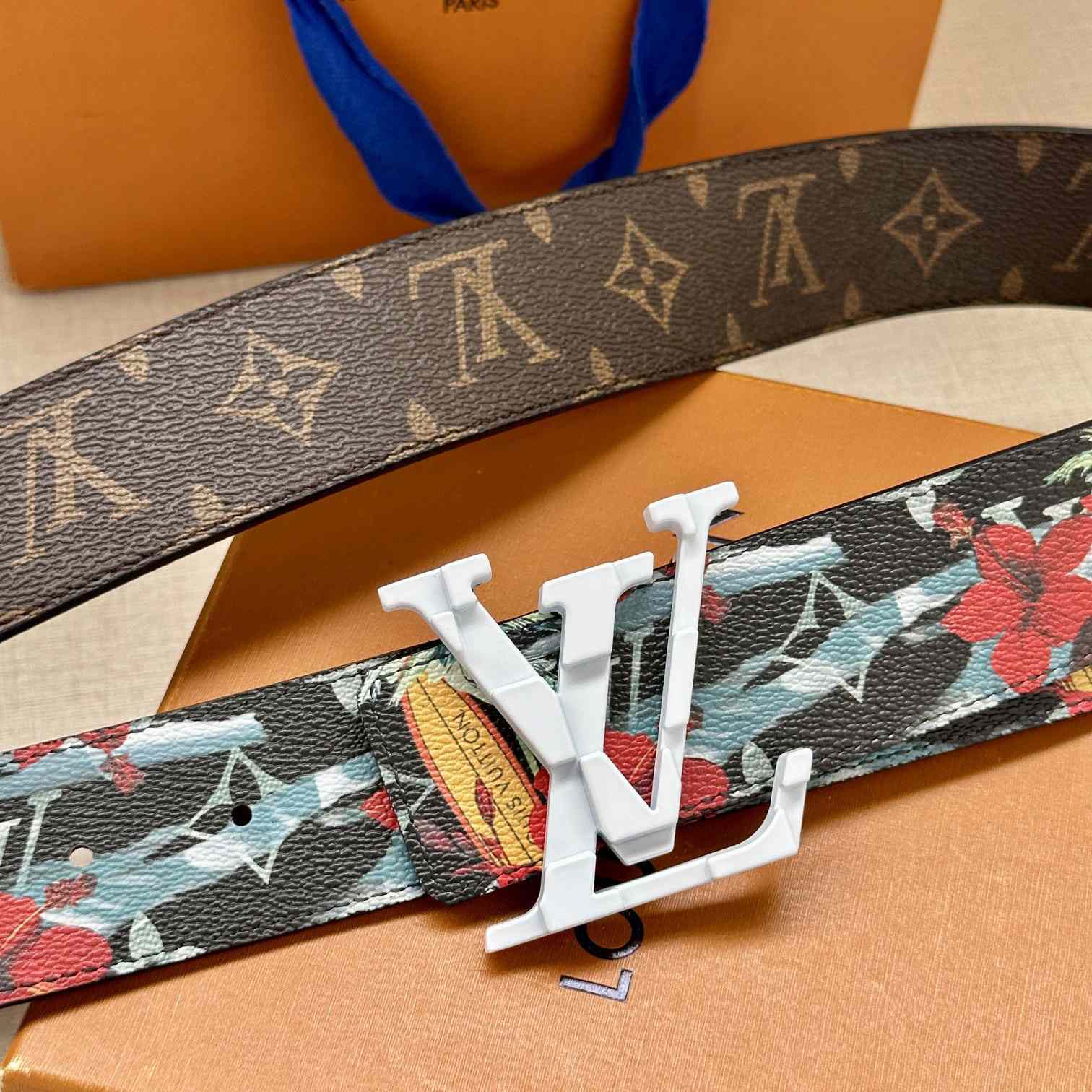Louis Vuitton LV Tag 40mm Reversible Belt - DopestKickz