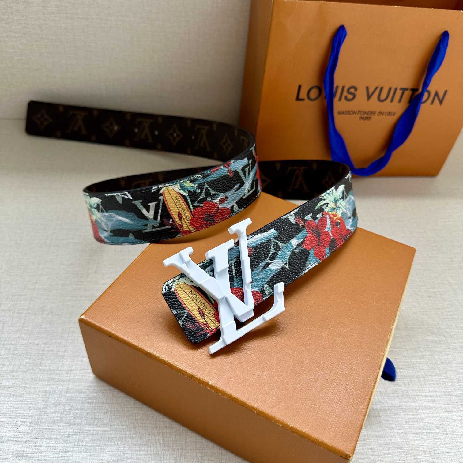 Louis Vuitton LV Tag 40mm Reversible Belt - DopestKickz
