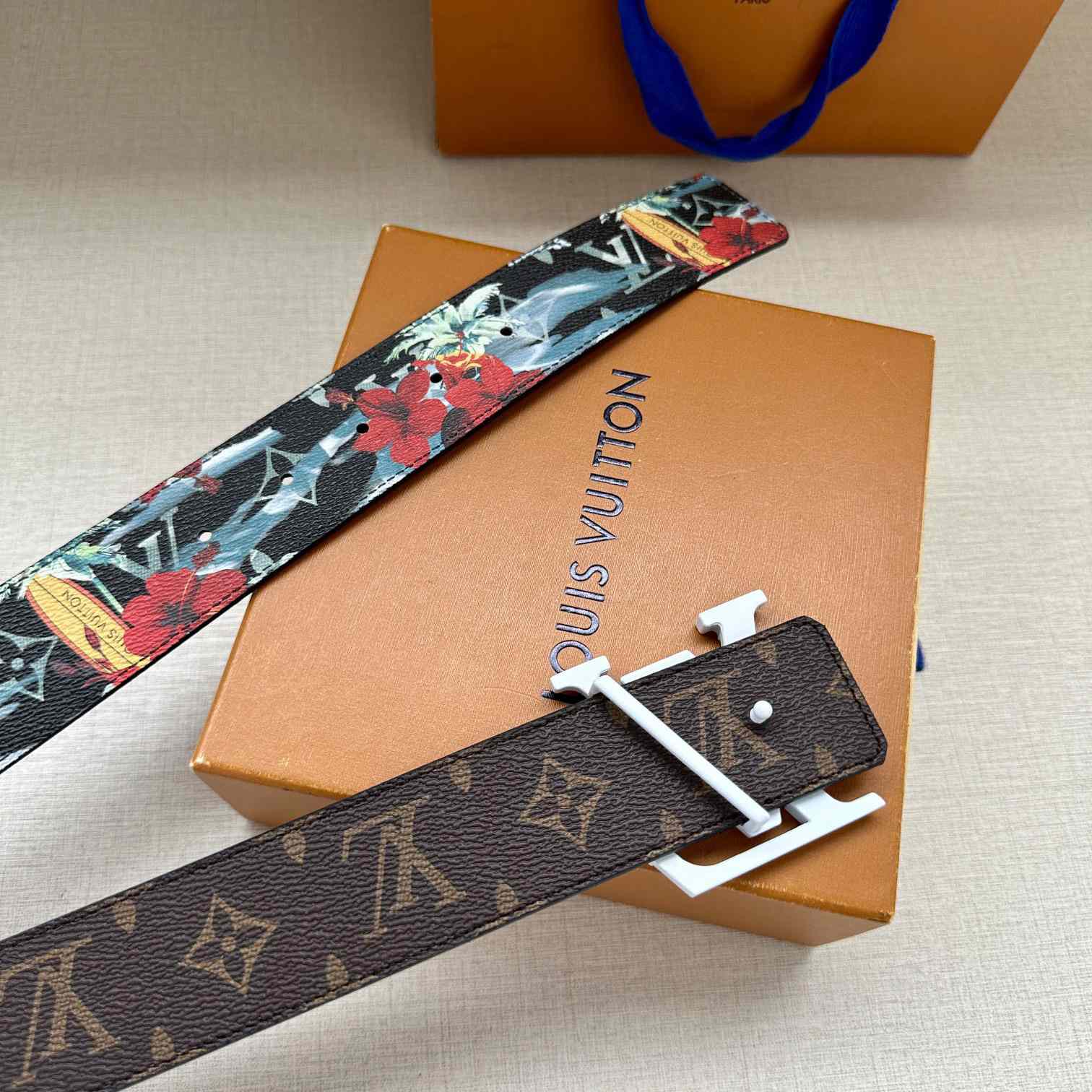 Louis Vuitton LV Tag 40mm Reversible Belt - DopestKickz