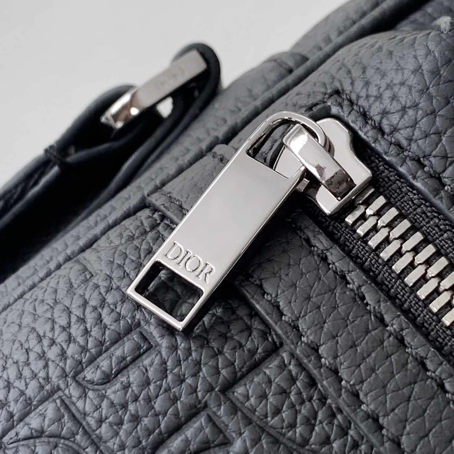 Dior Rider 2.0 Zipped Messenger Bag - DopestKickz