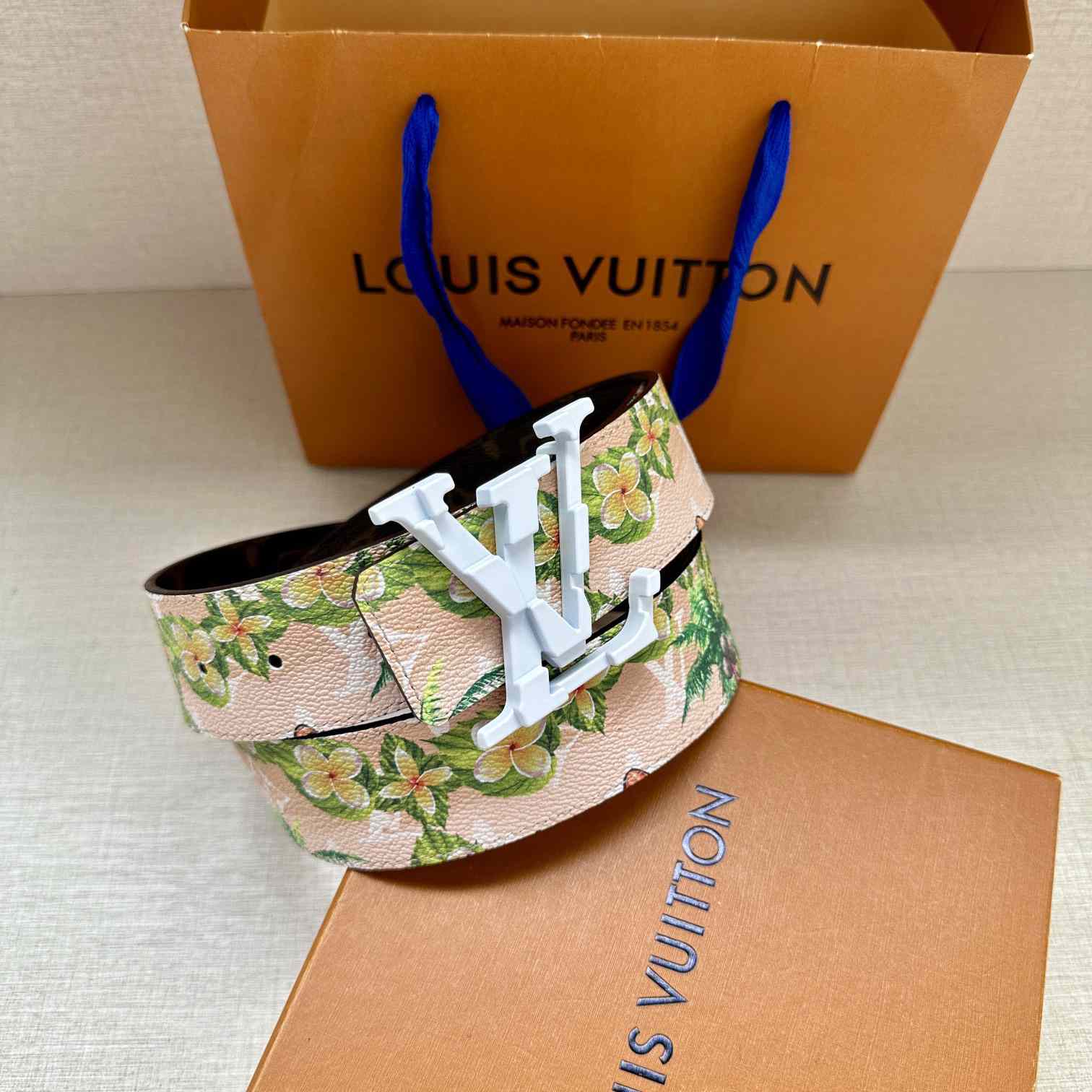 Louis Vuitton LV Tag 40mm Reversible Belt - DopestKickz