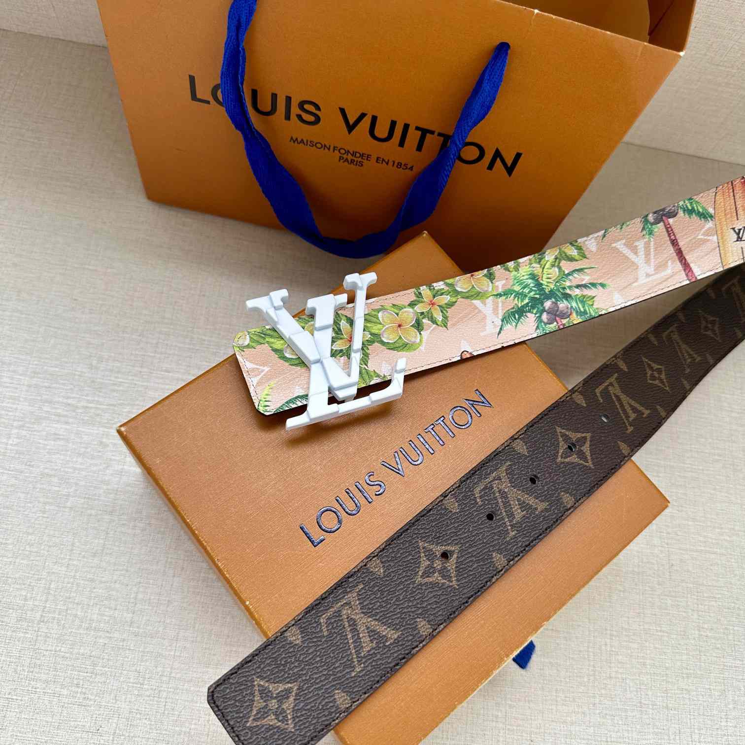 Louis Vuitton LV Tag 40mm Reversible Belt - DopestKickz