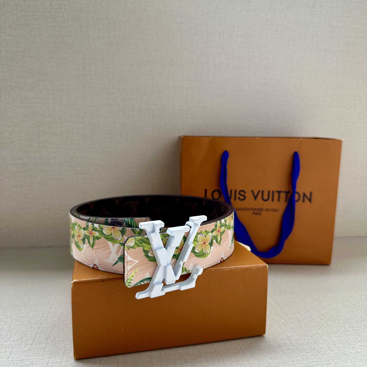 Louis Vuitton LV Tag 40mm Reversible Belt - DopestKickz