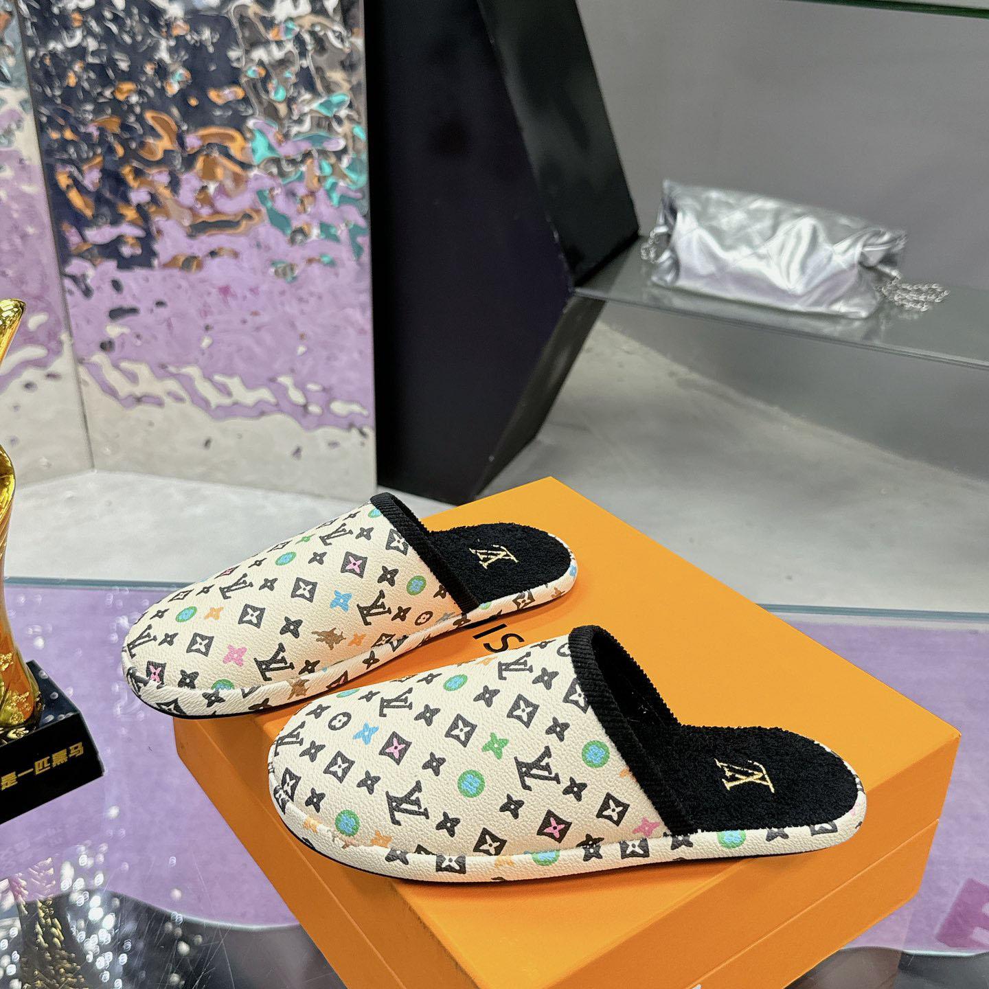 Louis Vuitton LV Palace Slipper    1ACWGN - DopestKickz