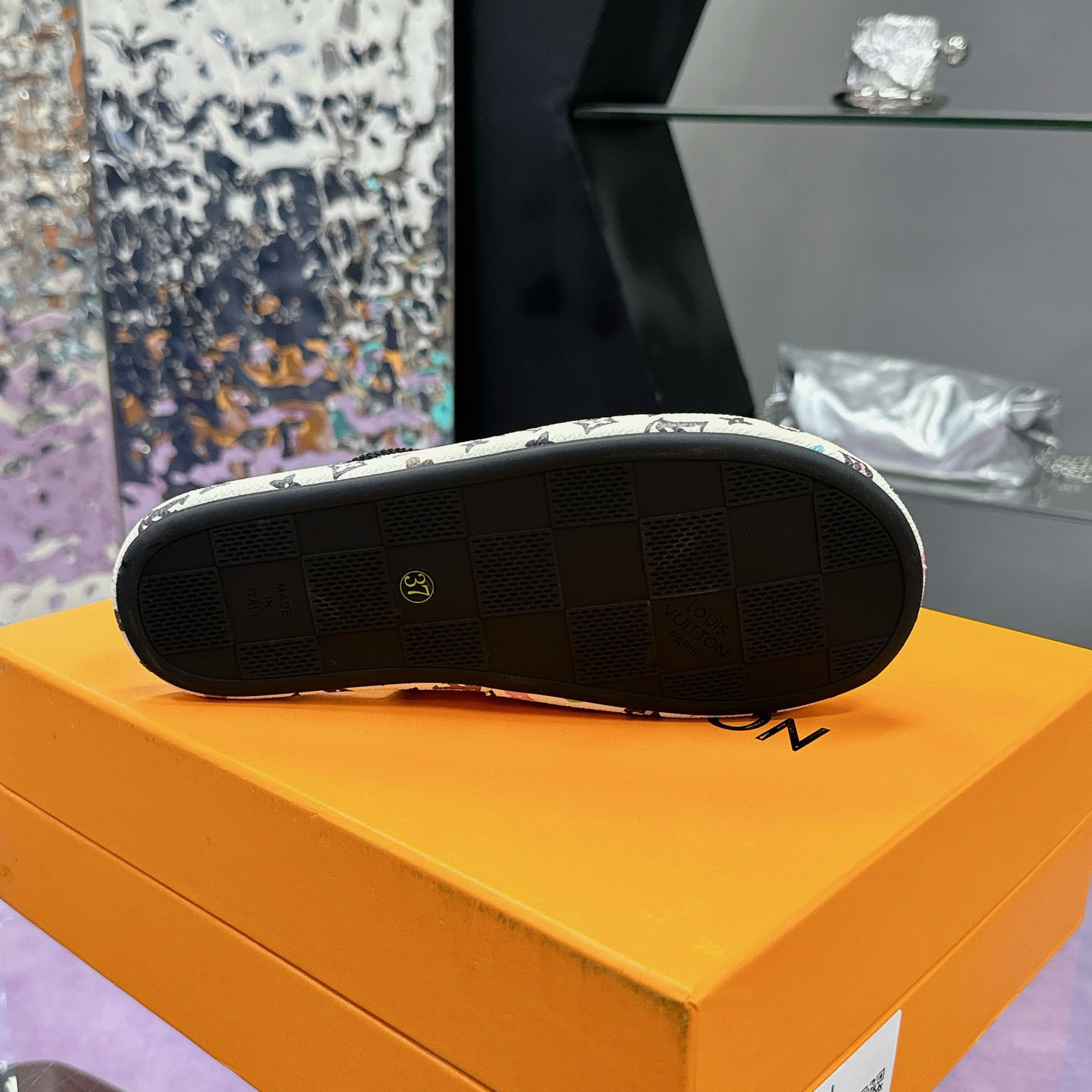 Louis Vuitton LV Palace Slipper    1ACWGN - DopestKickz