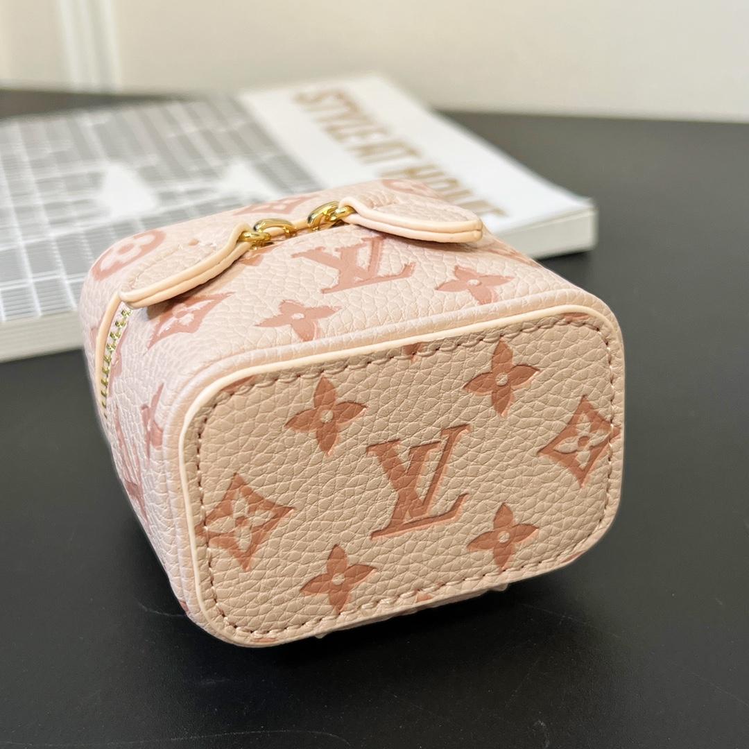 Louis Vuitton Pouch   M00545 - DopestKickz