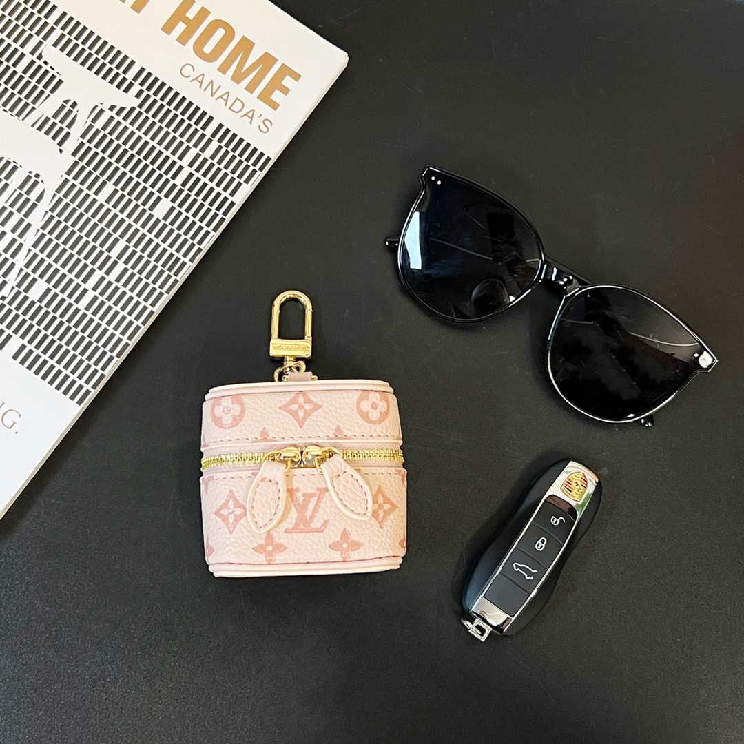 Louis Vuitton Pouch   M00545 - DopestKickz