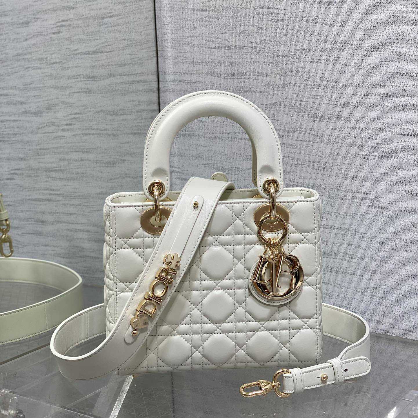 Dior Lady Dior Bag  （20*8*17cm） - DopestKickz