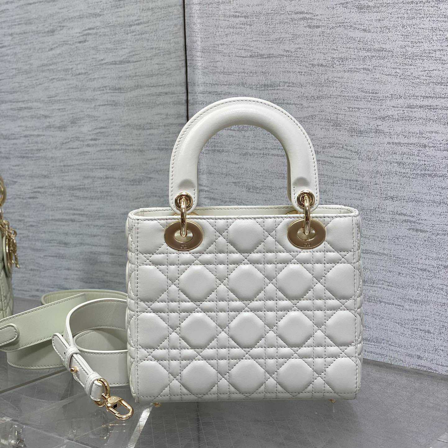 Dior Lady Dior Bag  （20*8*17cm） - DopestKickz