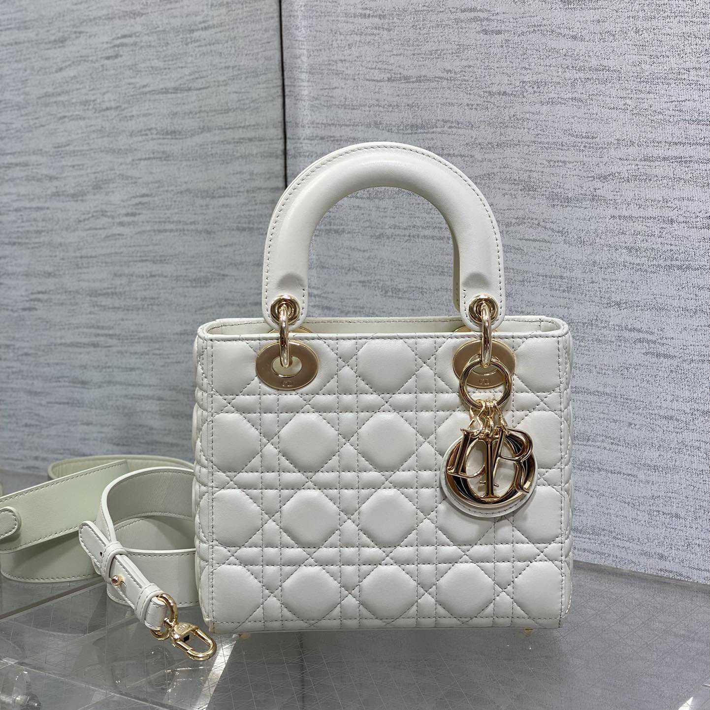 Dior Lady Dior Bag  （20*8*17cm） - DopestKickz