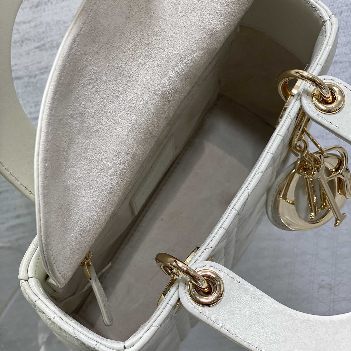 Dior Lady Dior Bag  （20*8*17cm） - DopestKickz