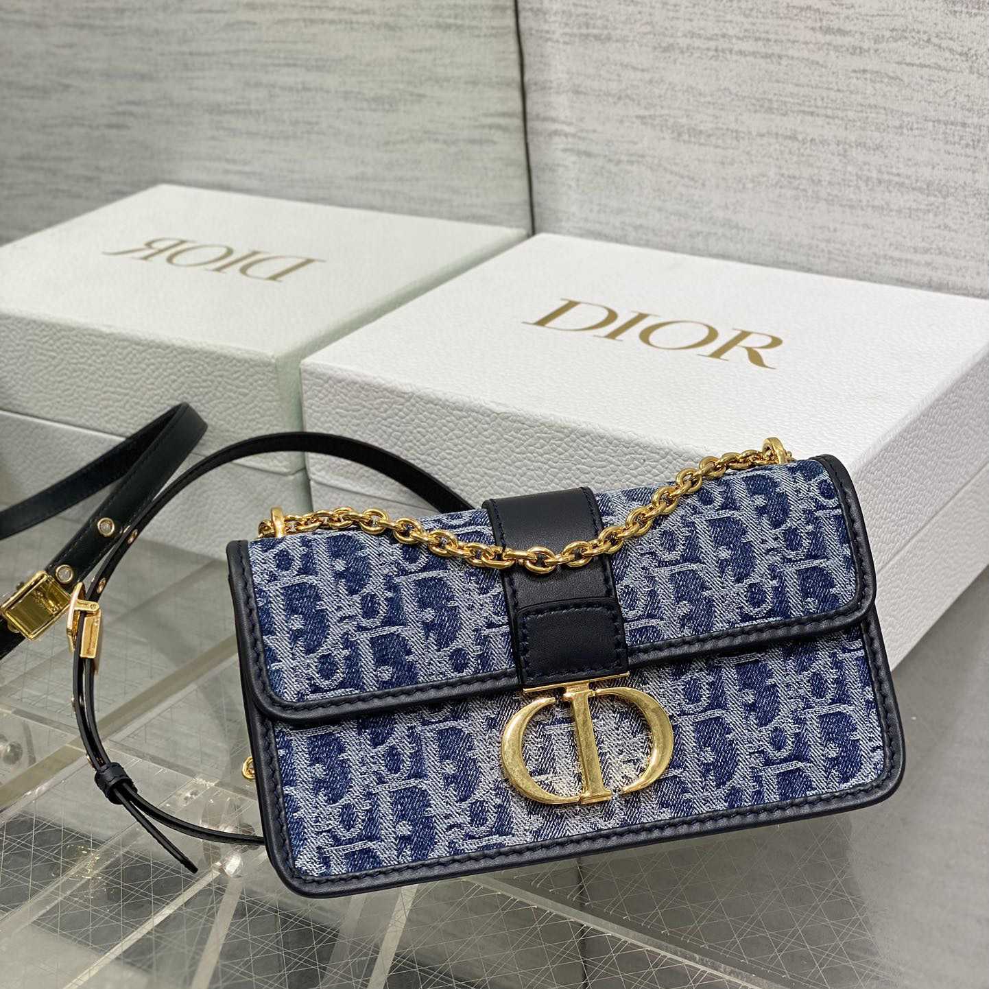 Dior 30 Montaigne East-West Bag With Chain - DopestKickz