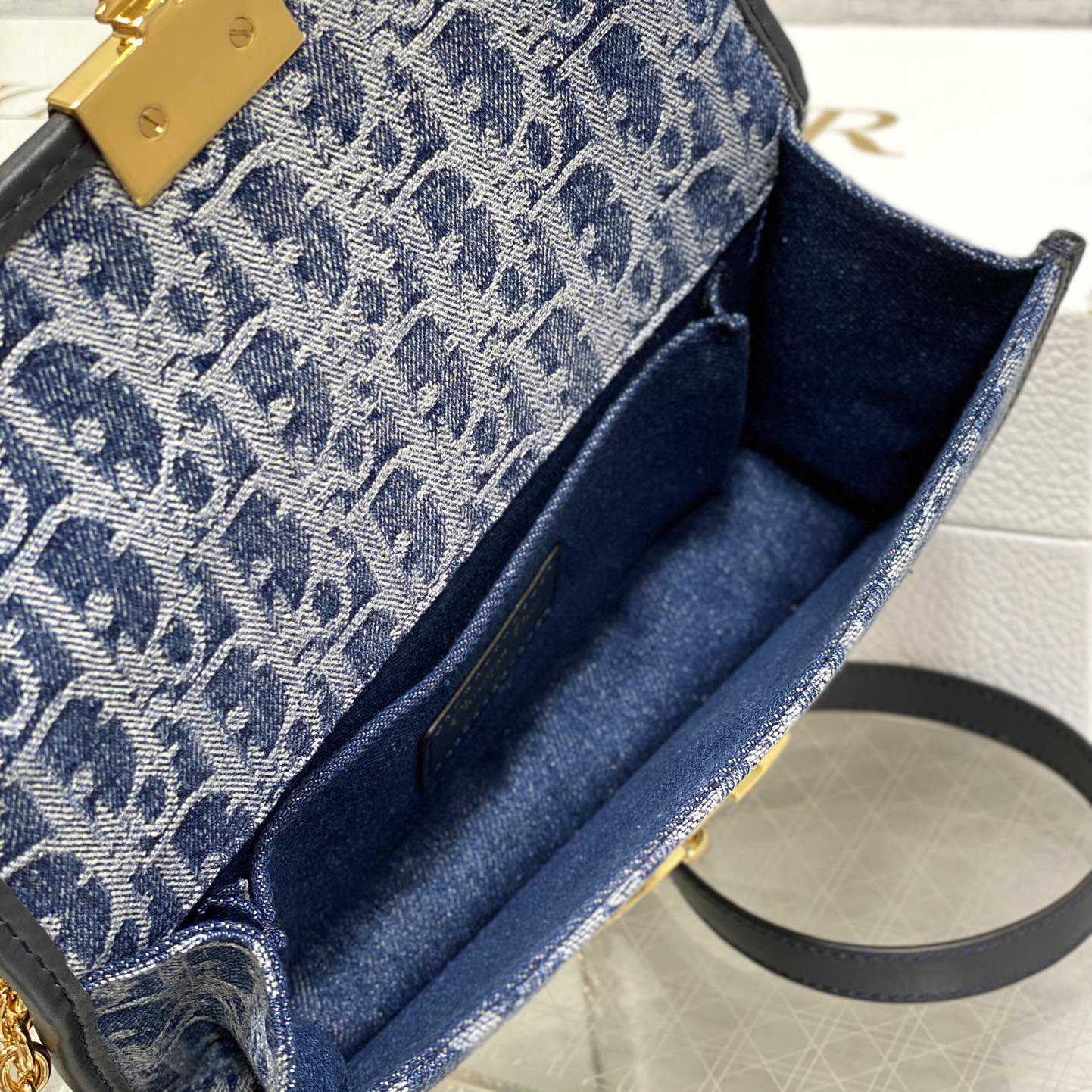 Dior 30 Montaigne East-West Bag With Chain - DopestKickz