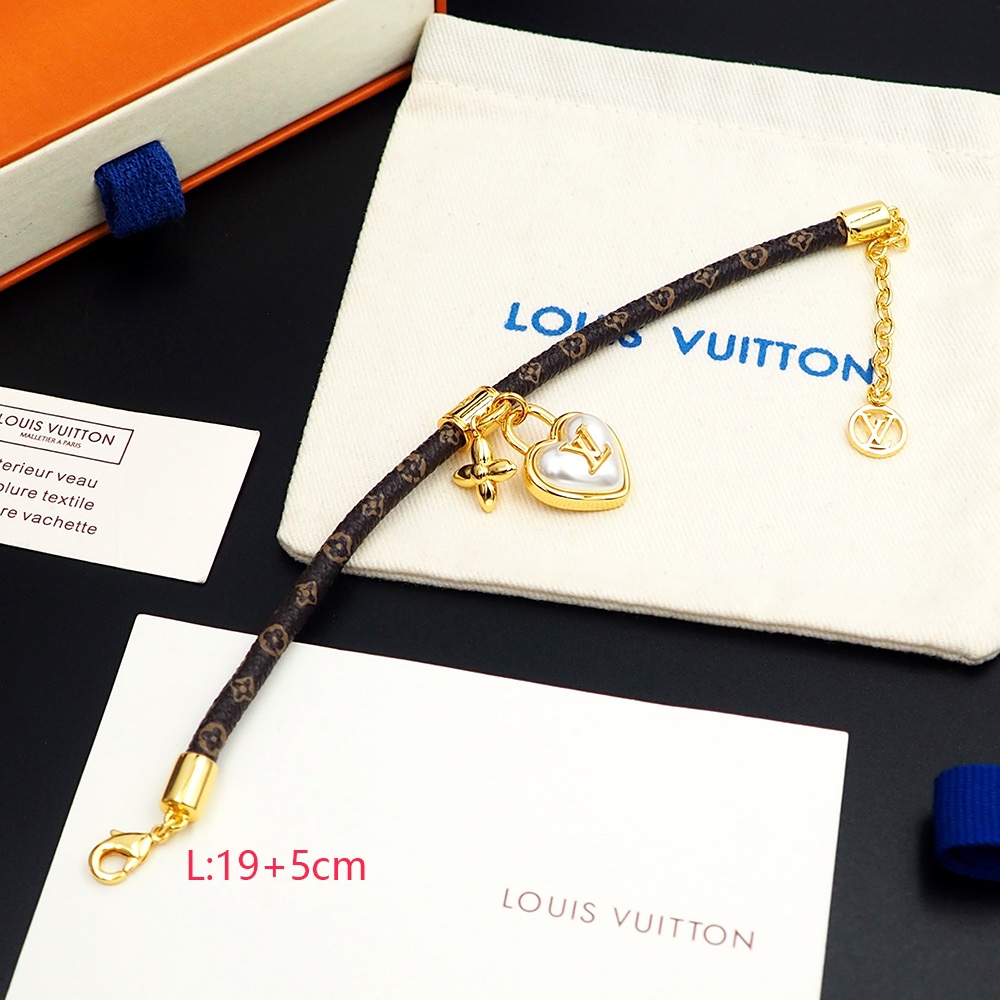 Louis Vuitton Heart Padlock Bracelet  M8413Z - DopestKickz