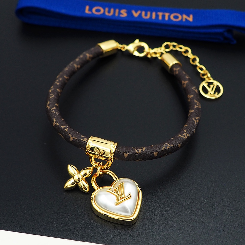 Louis Vuitton Heart Padlock Bracelet  M8413Z - DopestKickz