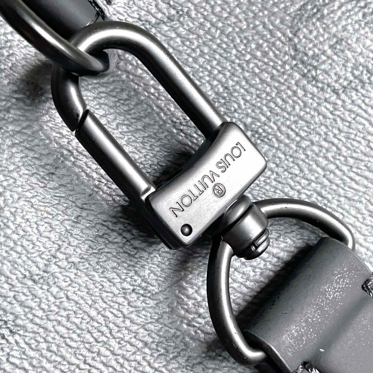 Louis Vuitton Avenue Slingbag PM   M11703 - DopestKickz