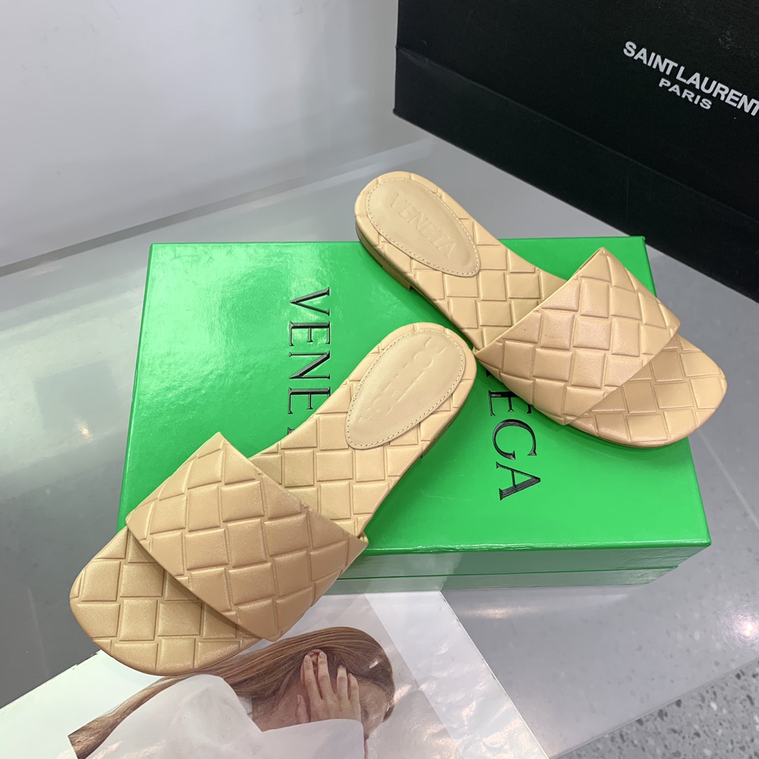 Bottega Veneta Amy Flat Mule - DopestKickz