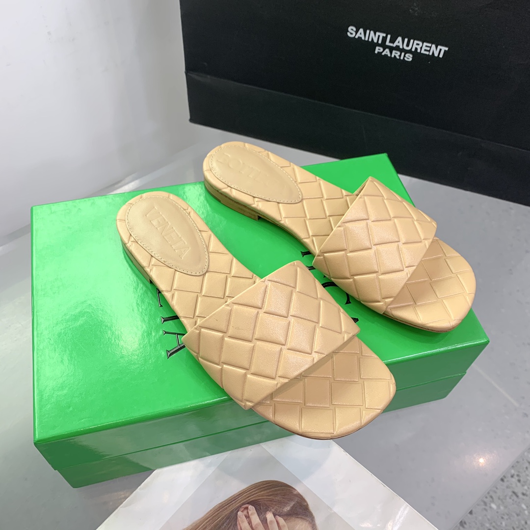 Bottega Veneta Amy Flat Mule - DopestKickz