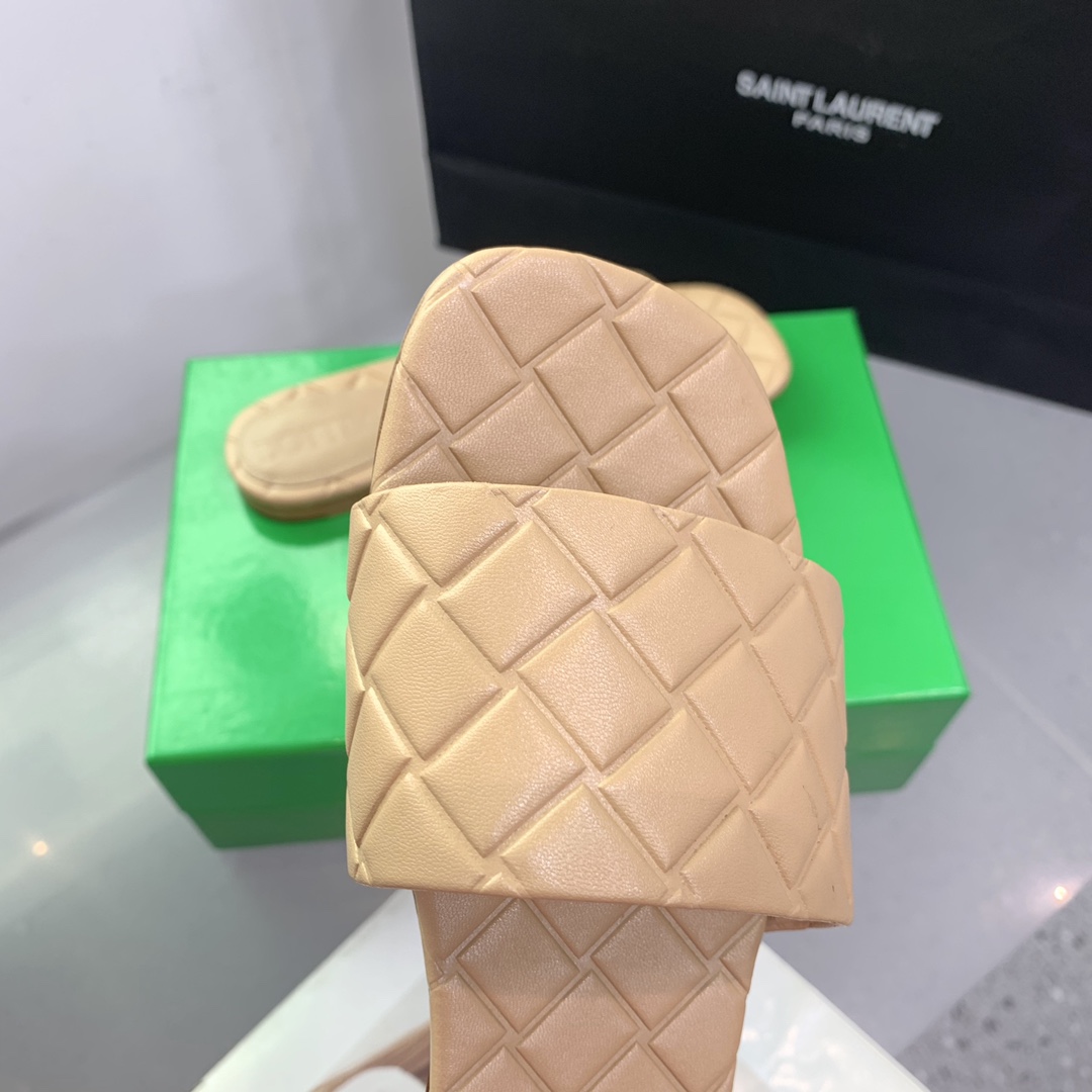 Bottega Veneta Amy Flat Mule - DopestKickz