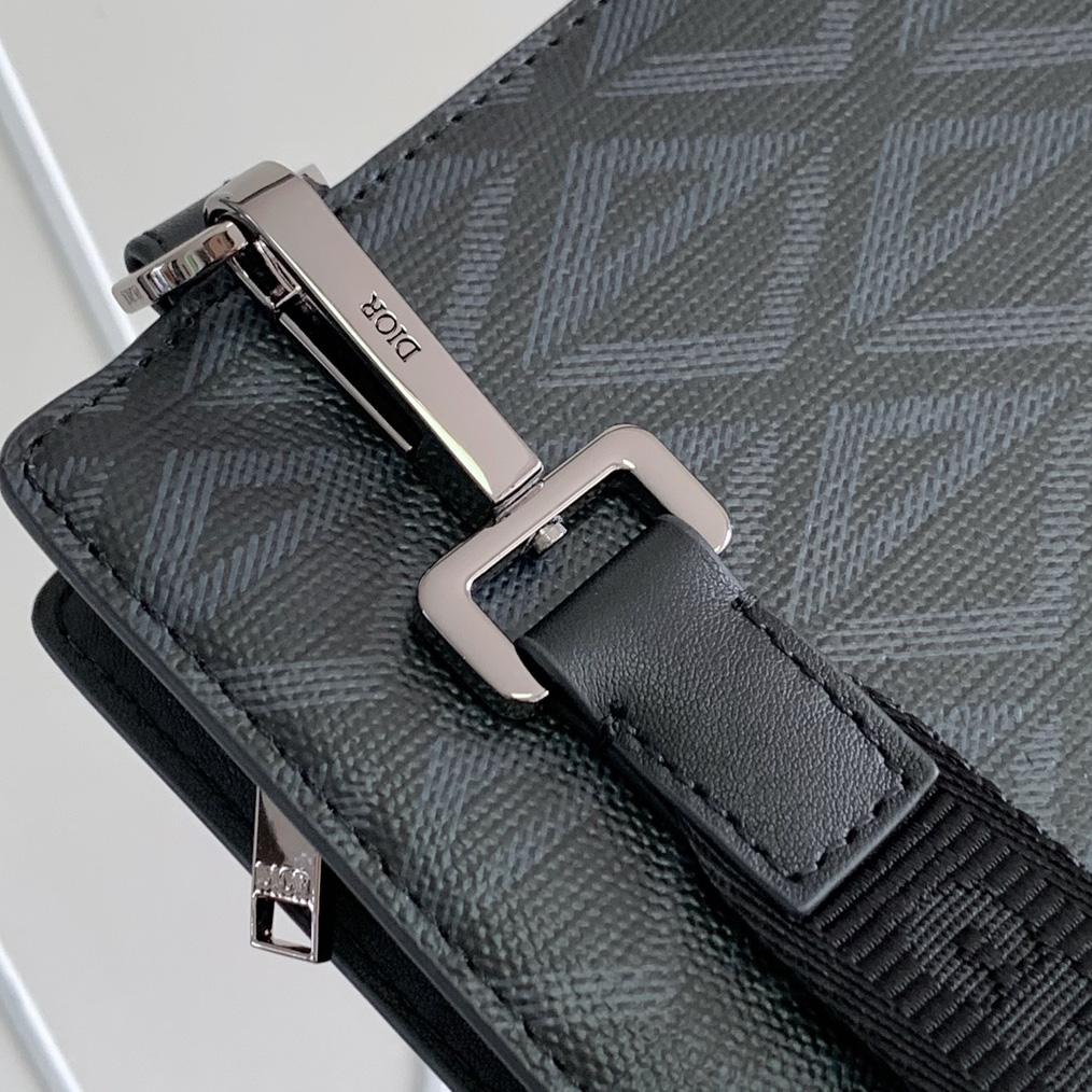 Dior A5 Triangle Pouch - DopestKickz