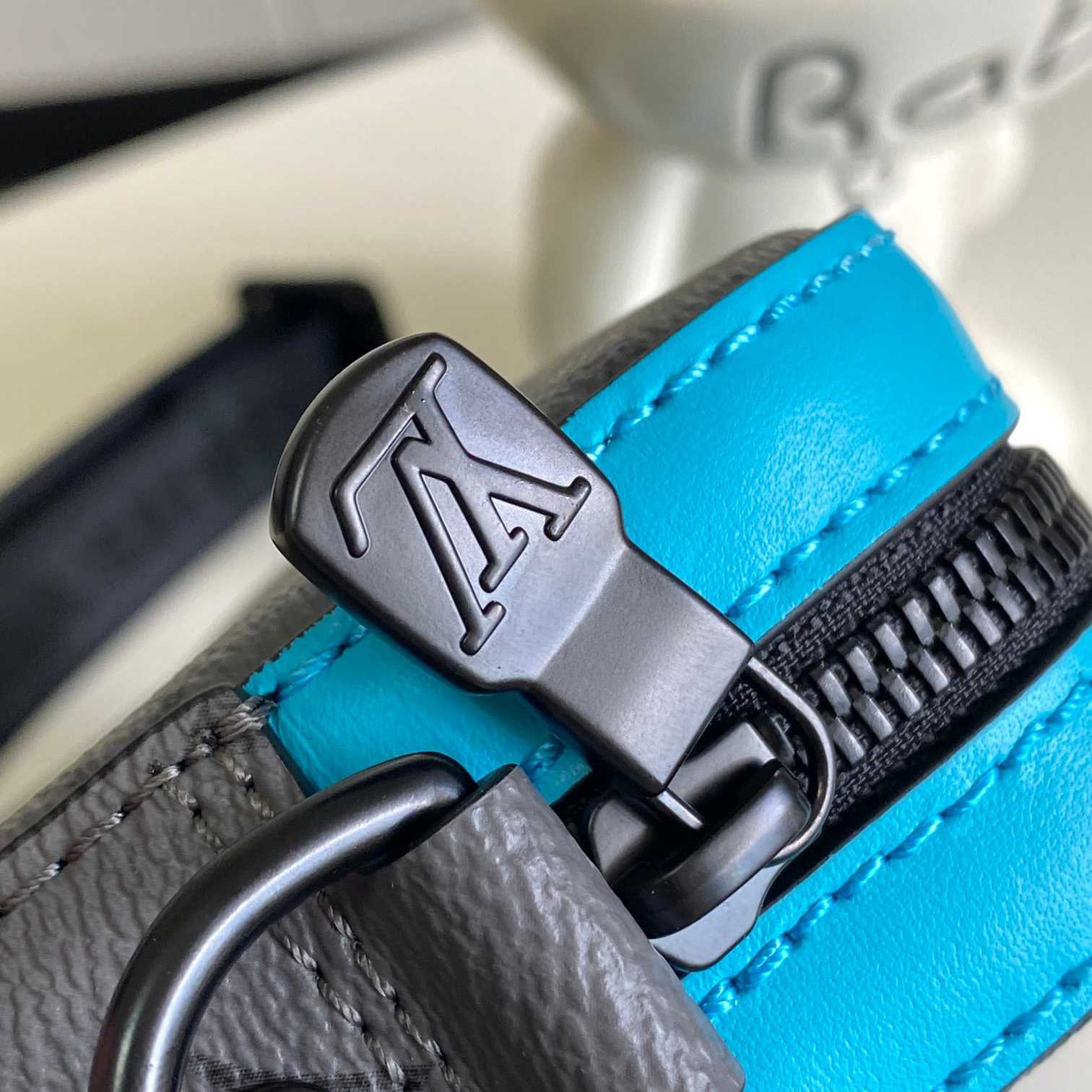 Louis Vuitton Trio Messenger  M11648 - DopestKickz