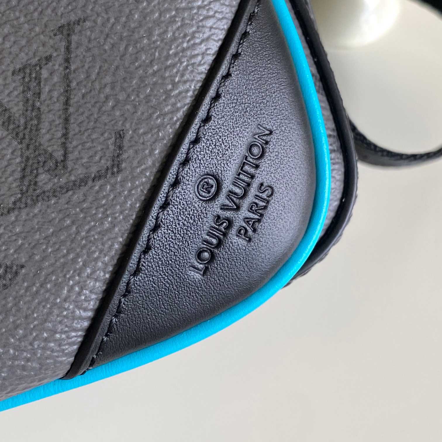 Louis Vuitton Trio Messenger  M11648 - DopestKickz