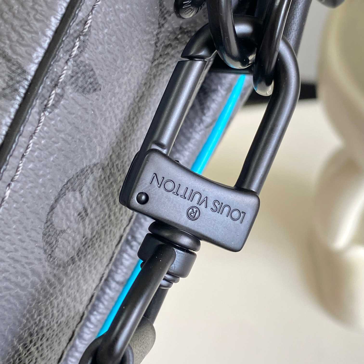 Louis Vuitton Trio Messenger  M11648 - DopestKickz