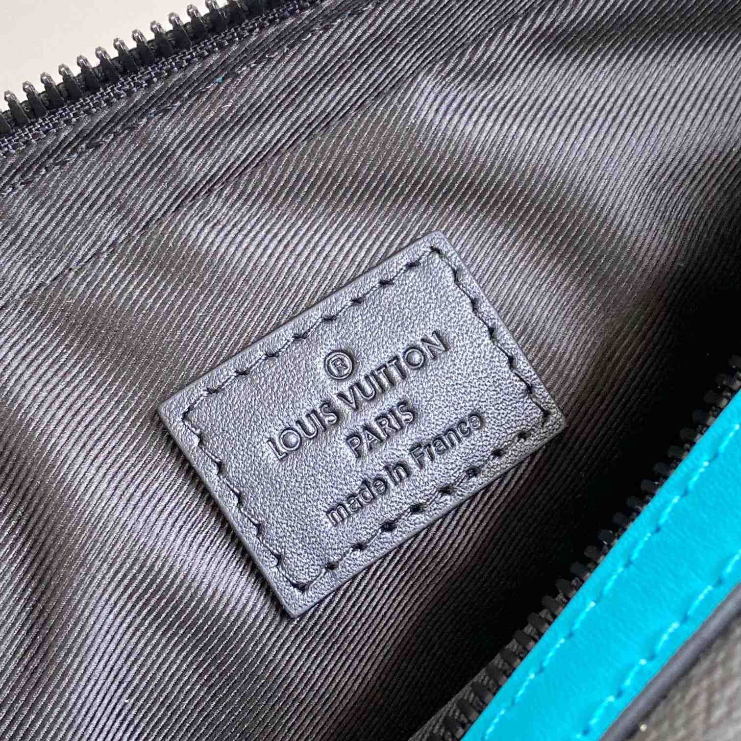 Louis Vuitton Trio Messenger  M11648 - DopestKickz