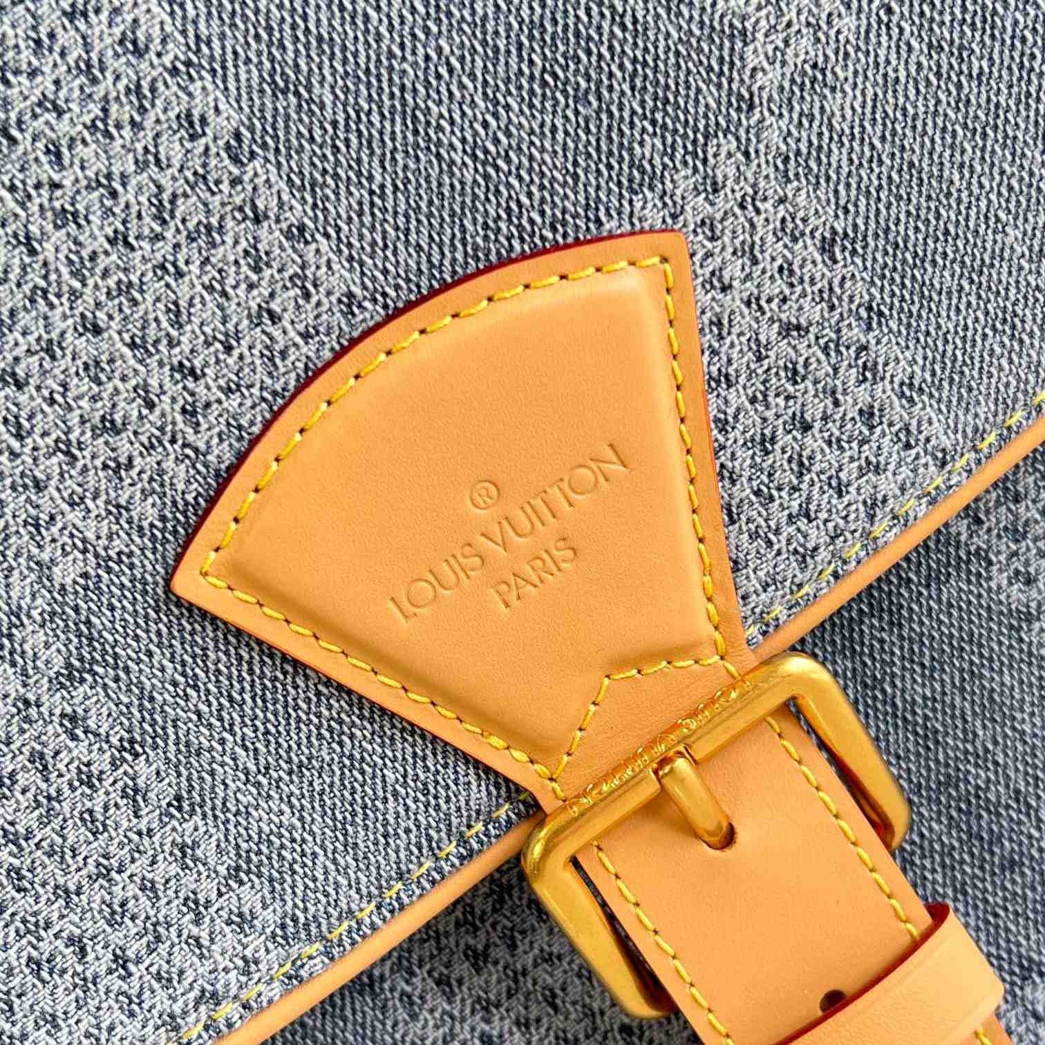 Louis Vuitton Montsouris Messenger MM   N40743 - DopestKickz