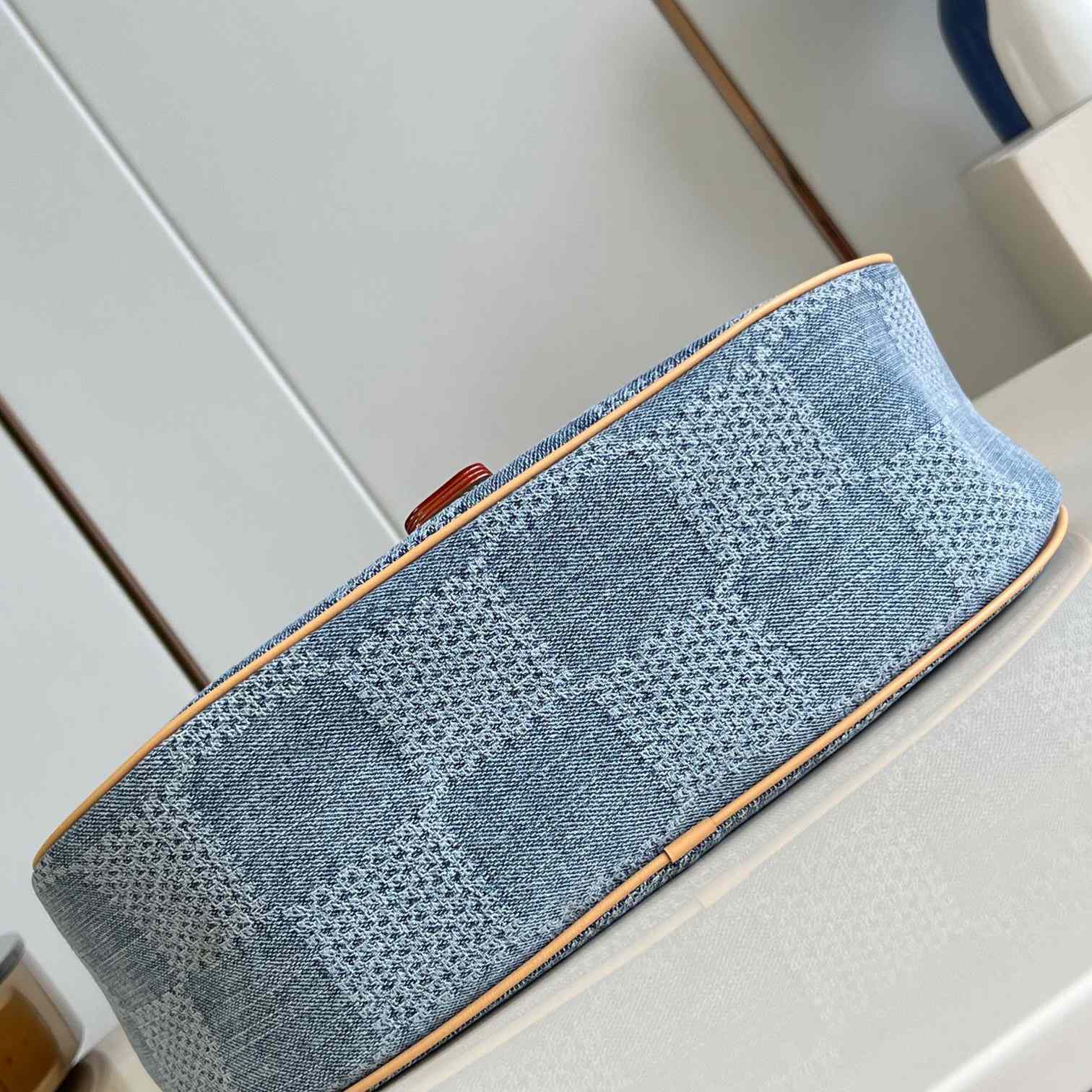 Louis Vuitton Montsouris Messenger MM   N40743 - DopestKickz