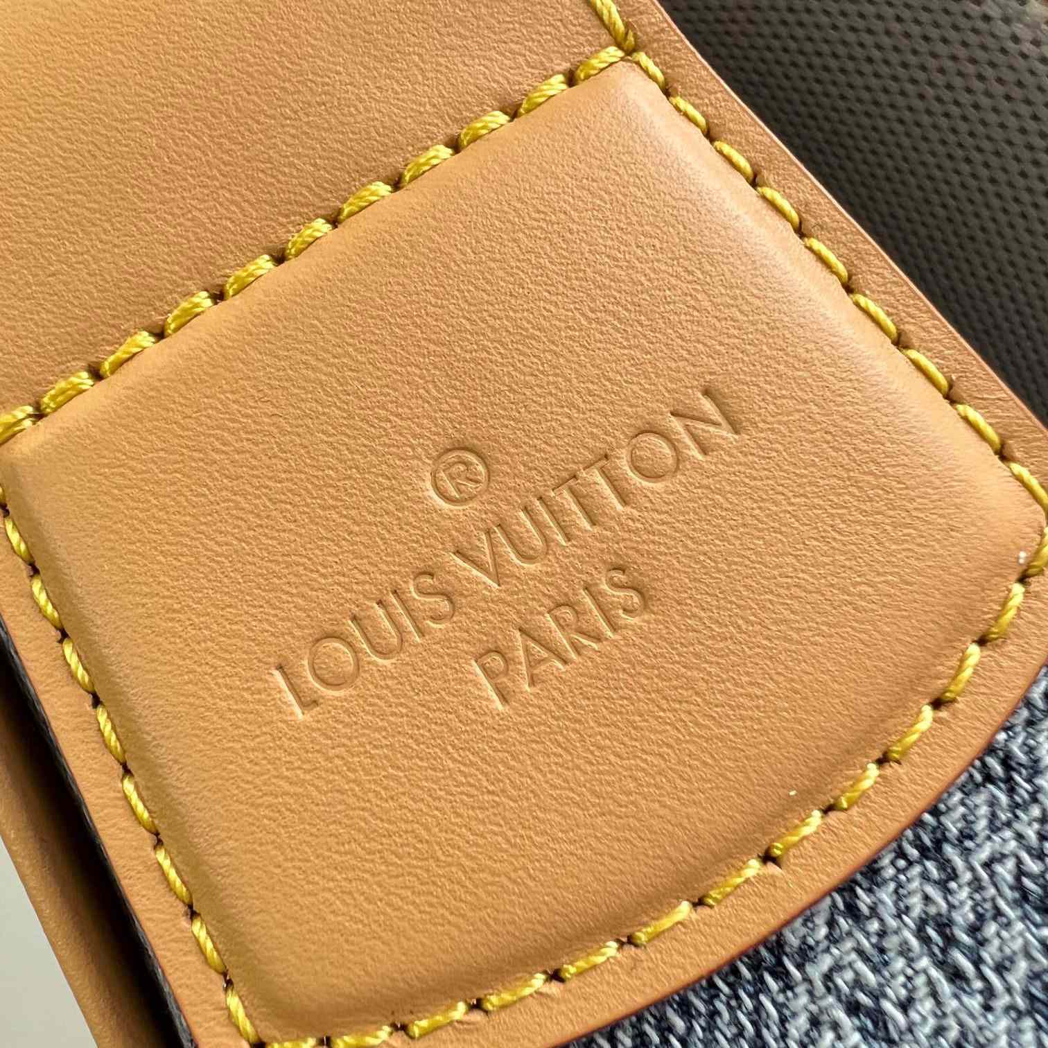 Louis Vuitton Montsouris Messenger MM   N40743 - DopestKickz